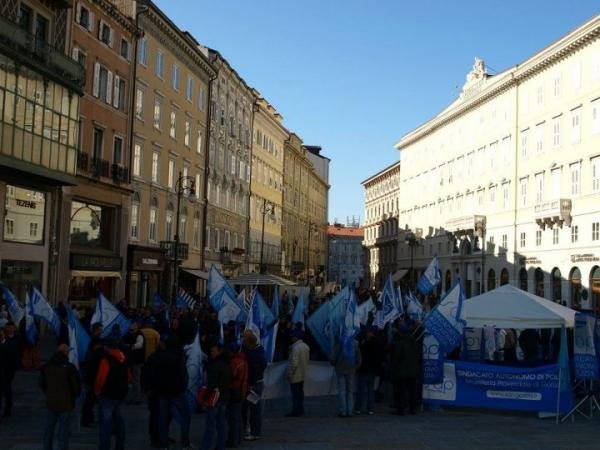 111018-Manifestazione Piazza Borsa (15)